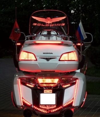 Ветровик Goldwing стекло Gold Wing 1800 (стекло заднее) Ветровик Goldwing