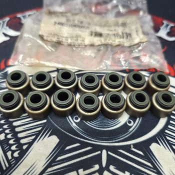 Колпачки маслосъёмные Athena P400210420050 Honda VTR SP-1, SP-2, 1000F, Varadero  Выпуск аналог 12208-MBB-003