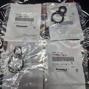 Прокладка свечных колодцев OEM:11060-1817 Kawasaki ZX-9R 900 98-03 11060-1817