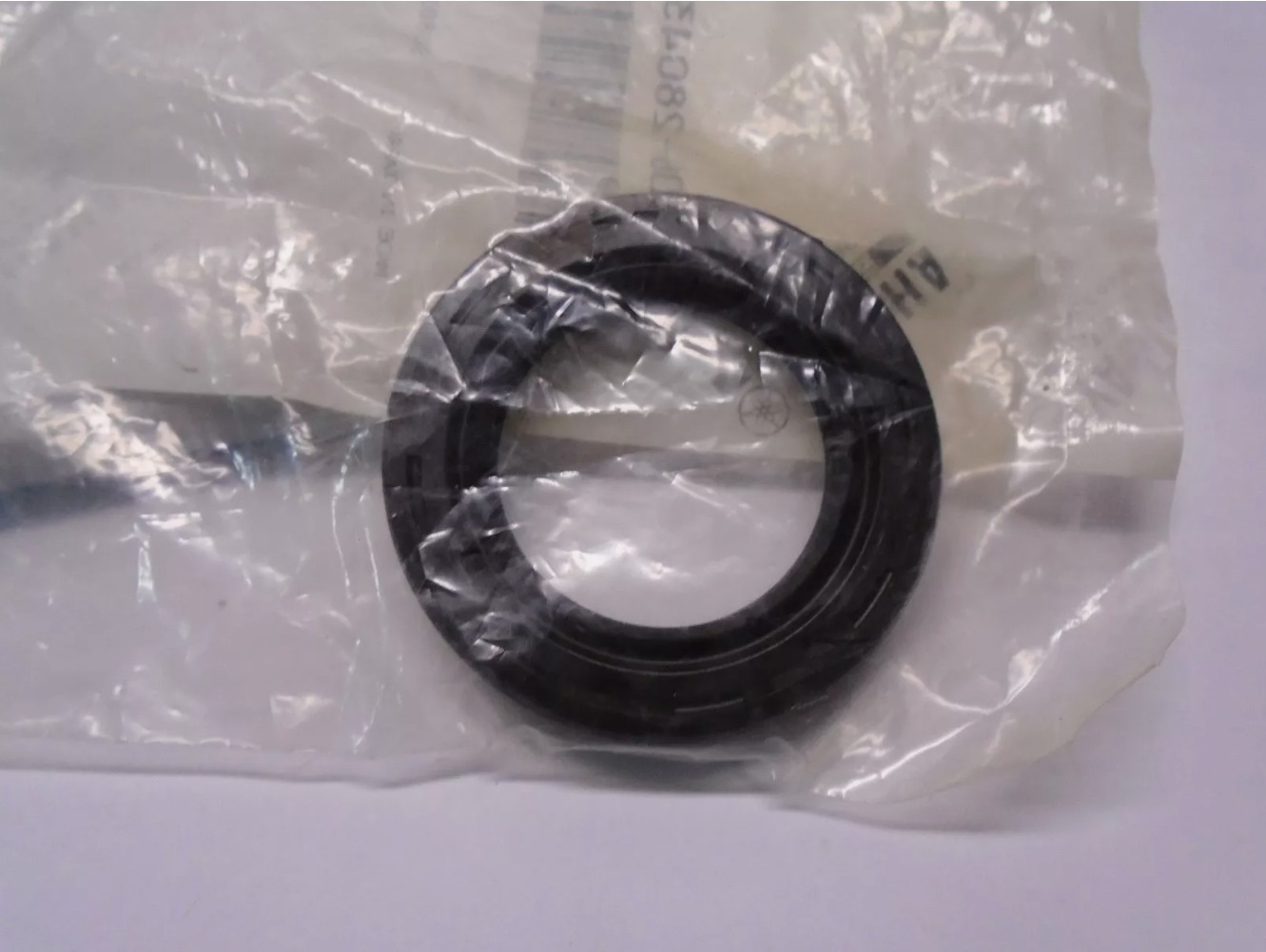 Пыльник колесный Yamaha 93106-28043-00 28x44x7mm